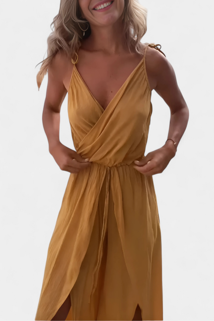 Donatila Kelnaitės Kombinezonas su Šoninėmis Iškirptėmis ir Kryžminiu Dekolte