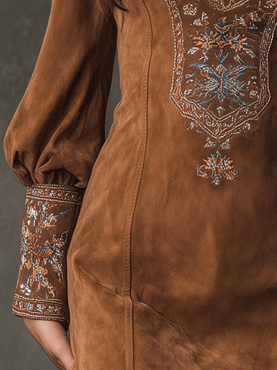 Viola – Siuvinėta Suede Mini Suknelė