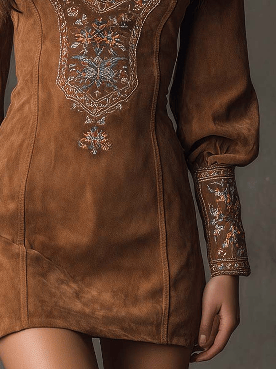 Viola – Siuvinėta Suede Mini Suknelė