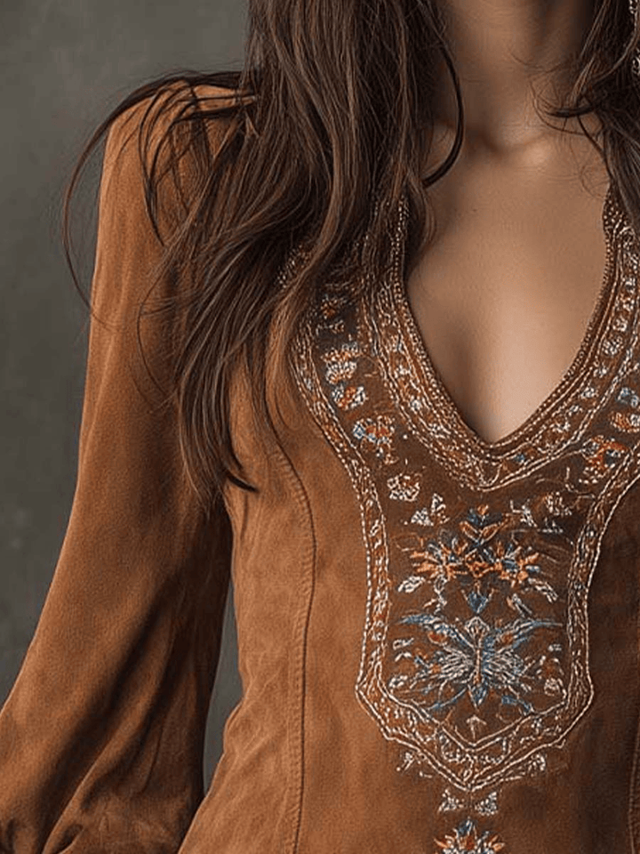 Viola – Siuvinėta Suede Mini Suknelė